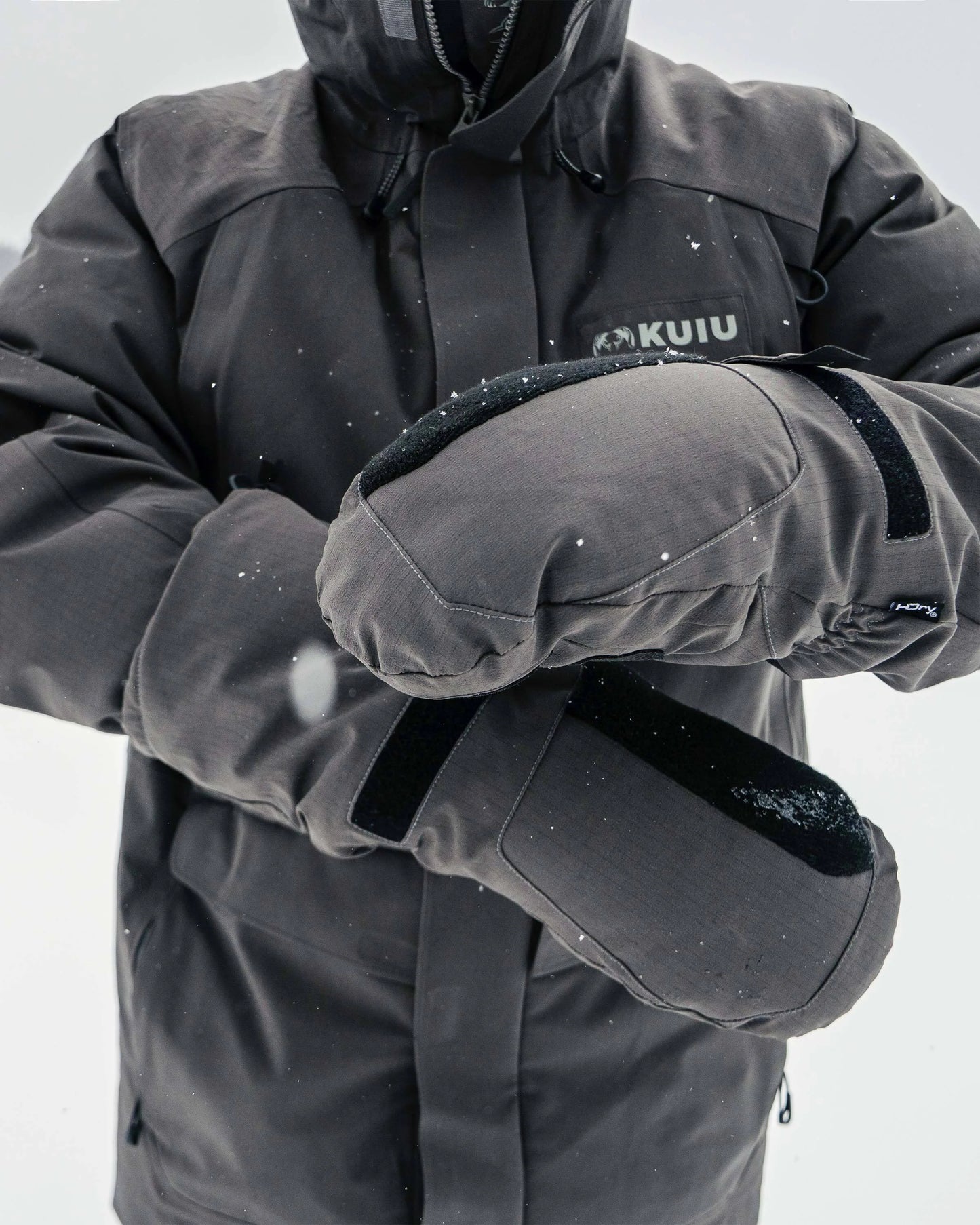 Super Down Arktuk Mitt | Asphalt